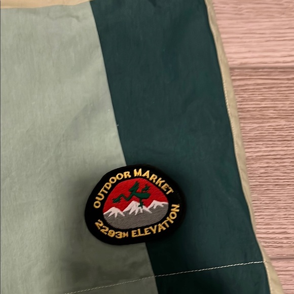 Colorblock tech Shorts with Logo Patch - Picture 5 of 6